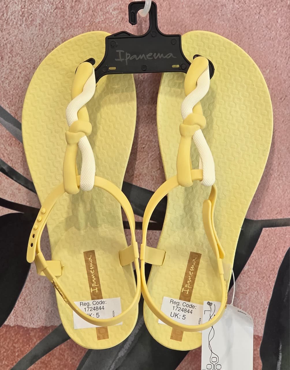Ipanemas | Class Daily | Yellow